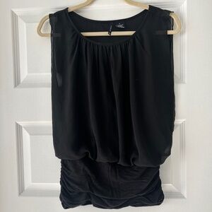 New Directions sleeveless top. Size Small.